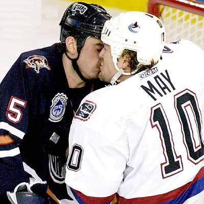 hockey-kiss_.png