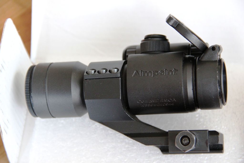 Aimpoint2dotsightwithcantilevermountandflashkill-E45.jpg